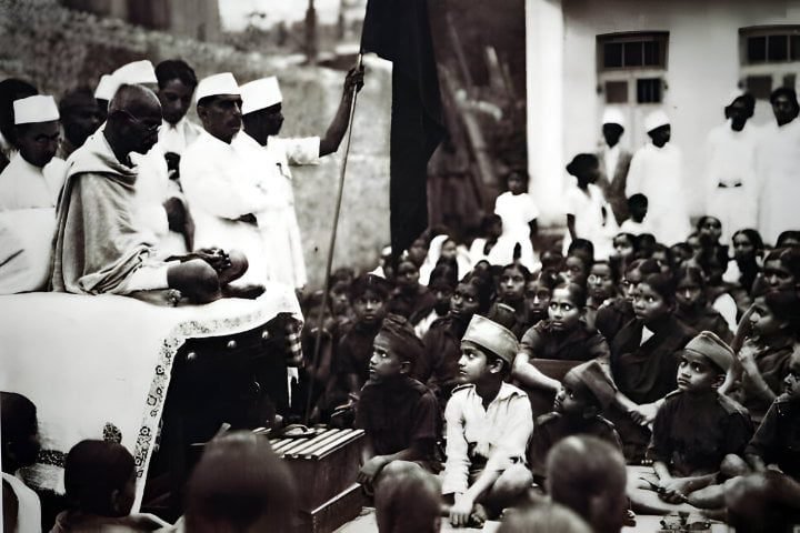 Young Satyagrahi addressed by Mahatma Gandhi