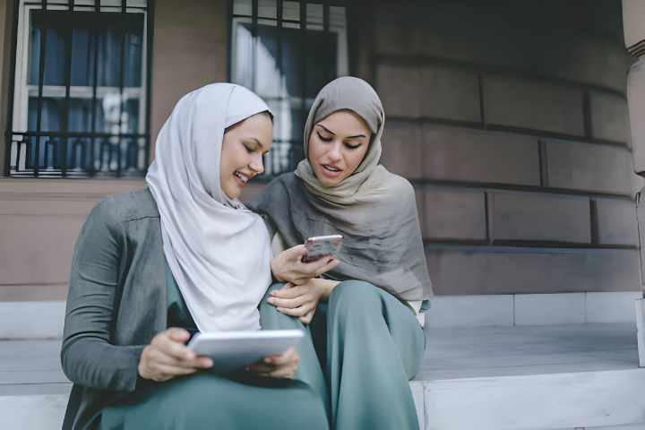 Muslim women using social media